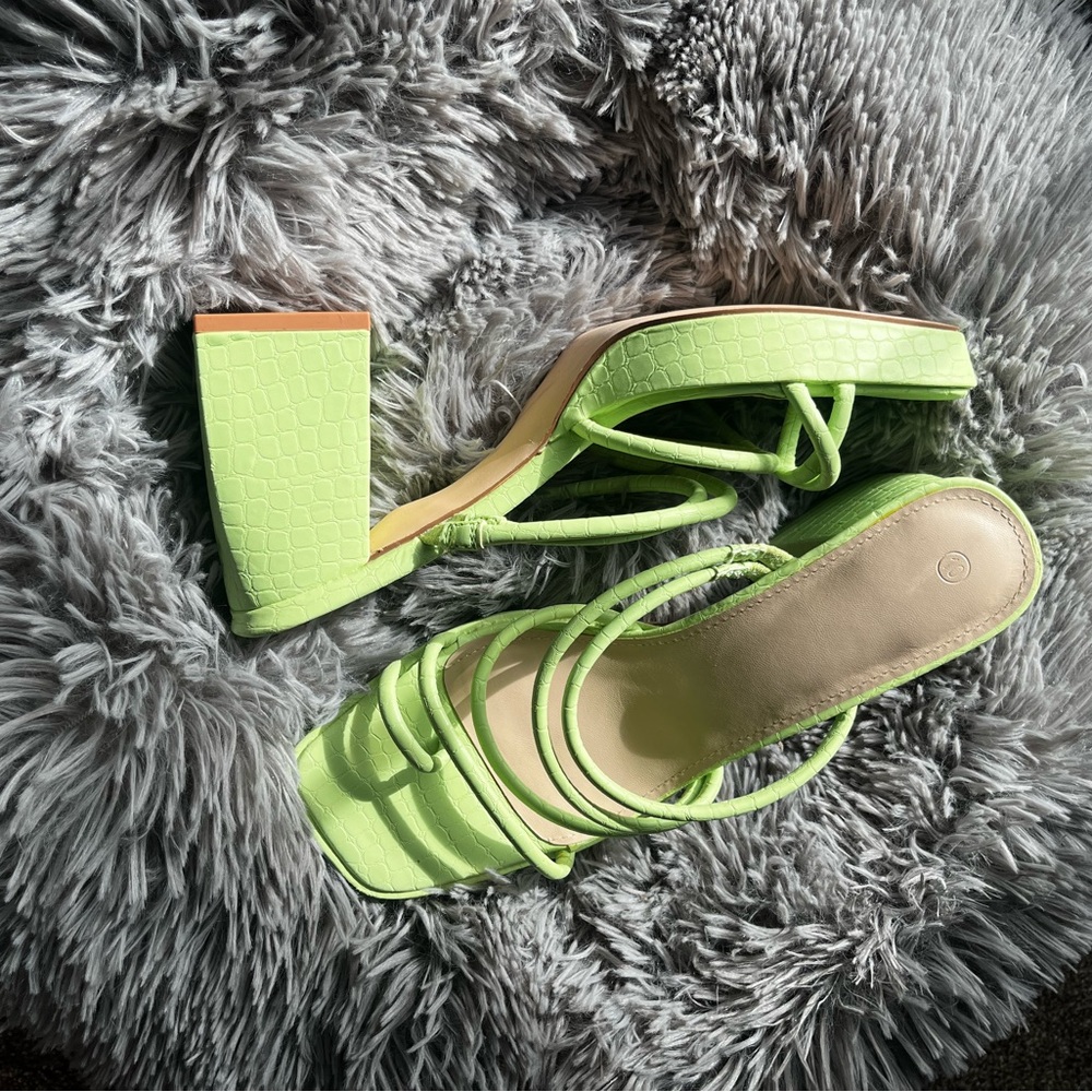 Green Strappy Women's Block Heel Sandals - Picture 3 of 3
